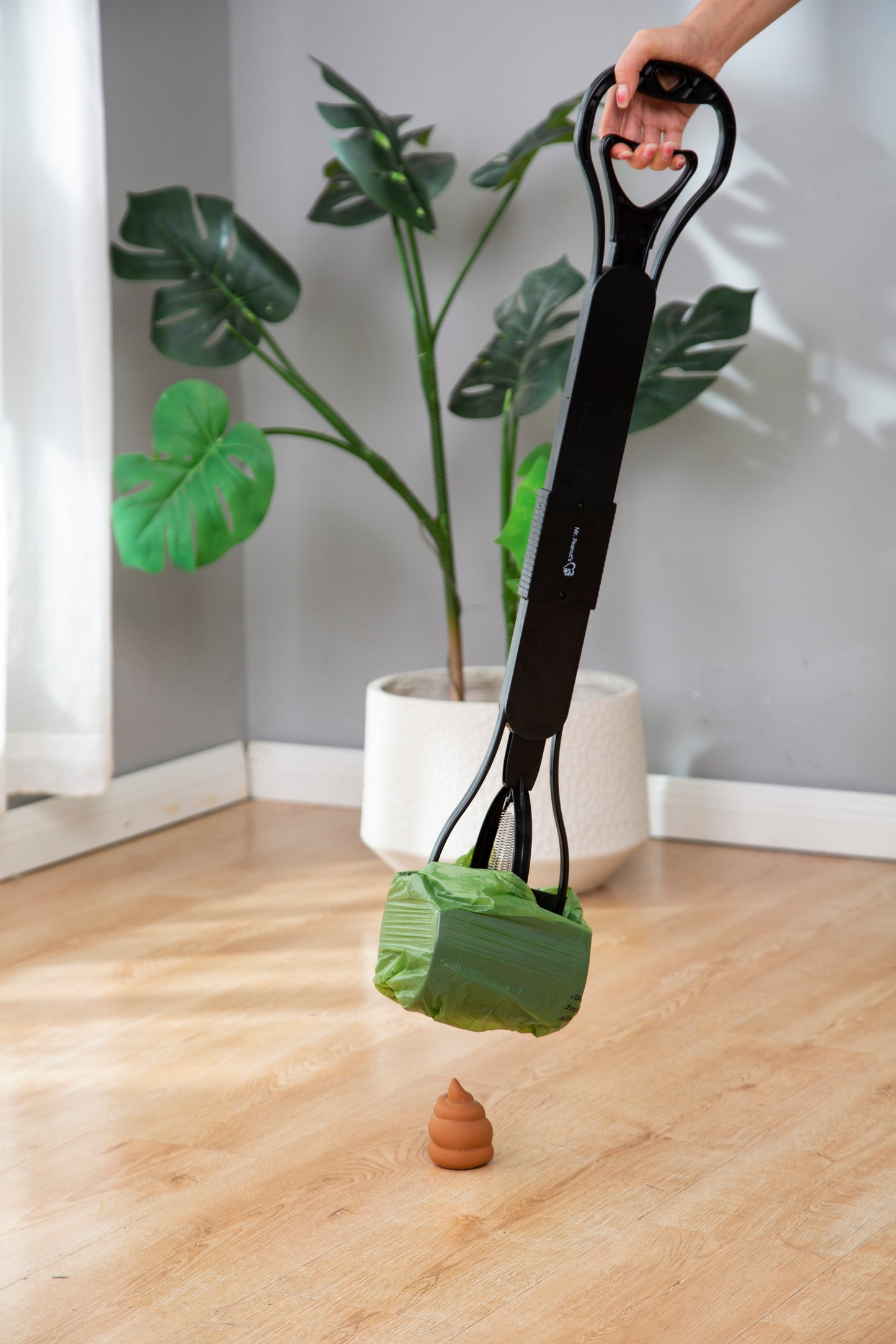 Mr. Peanut's 32" Tall Profile Pooper Scooper Mr. Peanut's Pet Carriers