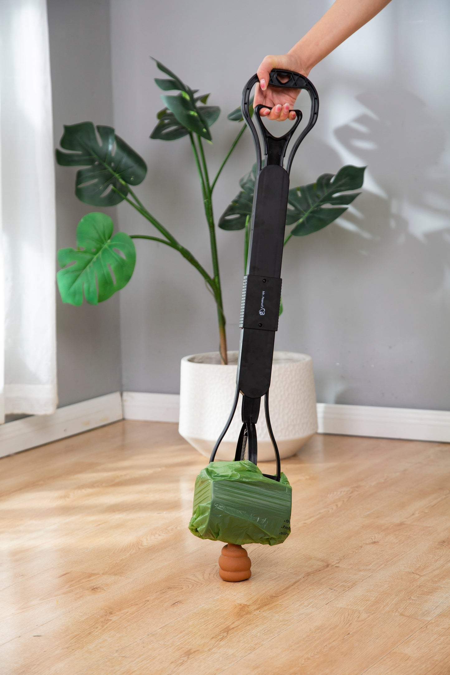 Mr. Peanut's 32" Tall Profile Pooper Scooper Mr. Peanut's Pet Carriers