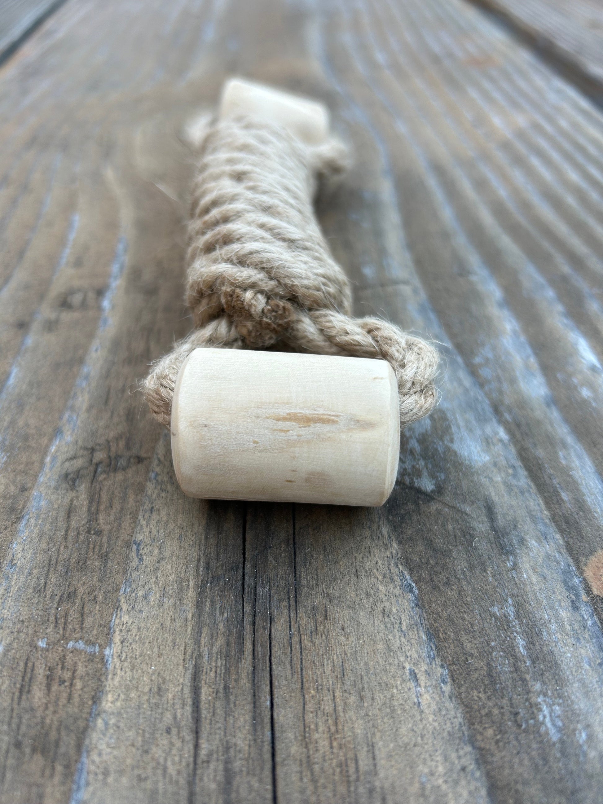 hemp rope + coffee wood toy rōmng